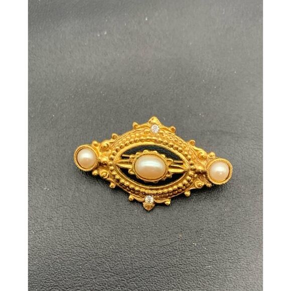 Vintage Gold Tone Faux Pearl And Rhinestone 1928 Brand Brooch - Picture 1 of 4
